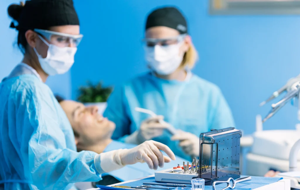 chirurgie-dentaire-dentiste-pernes-les-fontaines chirurgie-dentaire-dentiste-pernes-les-fontaines Conseils post-opératoires Dentistes à Pernes-les-Fontaines | Pôle 158