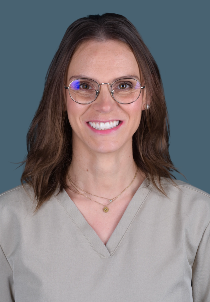 maria-assistate-dentaire Accueil Dentistes à Pernes-les-Fontaines | Pôle 158